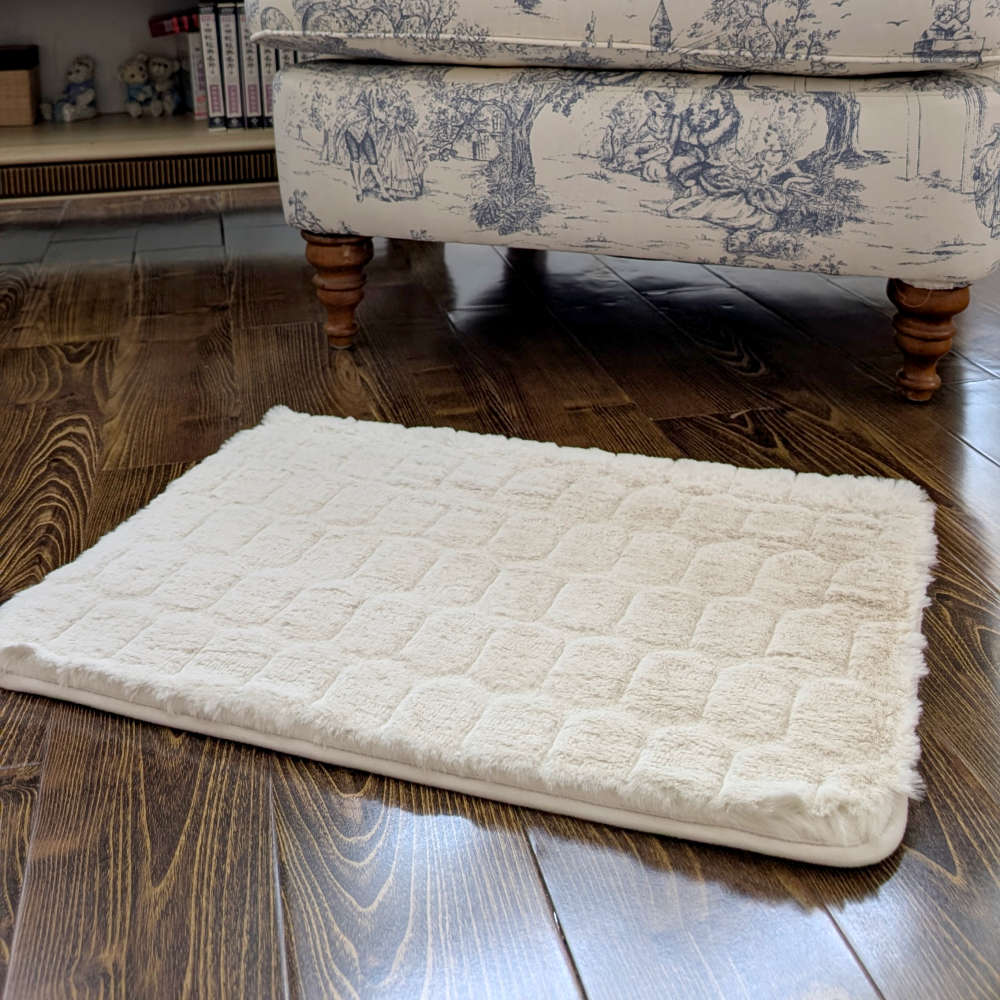 Floor Mat White Emboss 43cm x 61cm