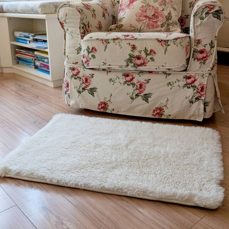Floor Mat White Poly-Fur Shiny 50cm x 76cm