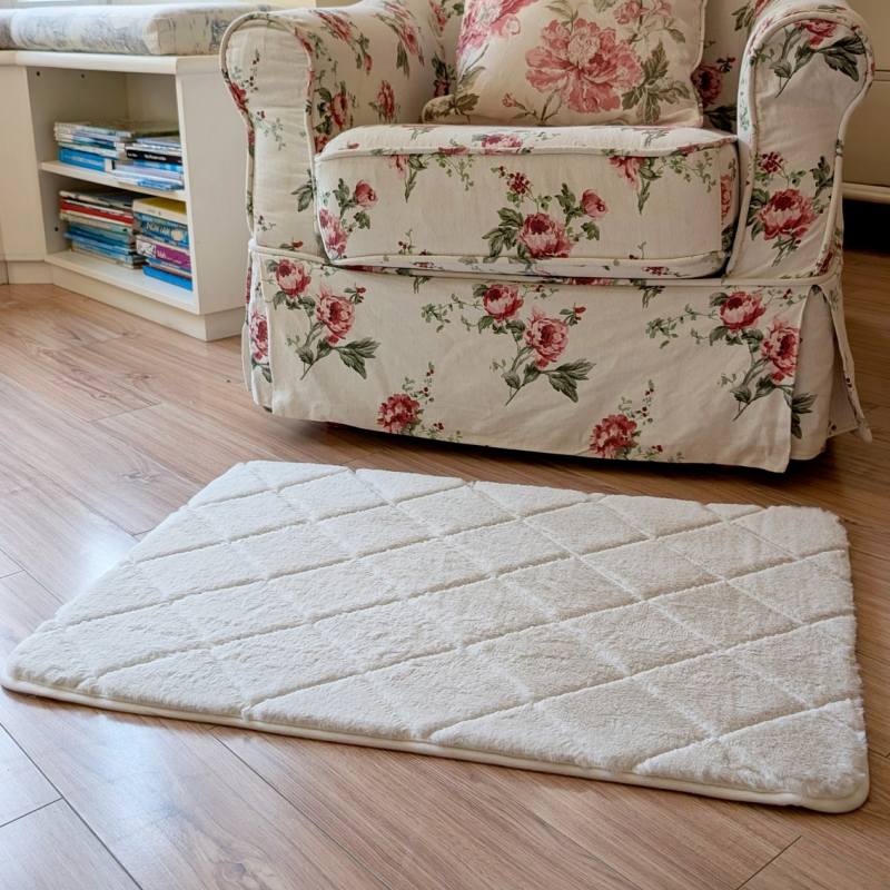 Floor Mat White Emboss 50cm x 76cm