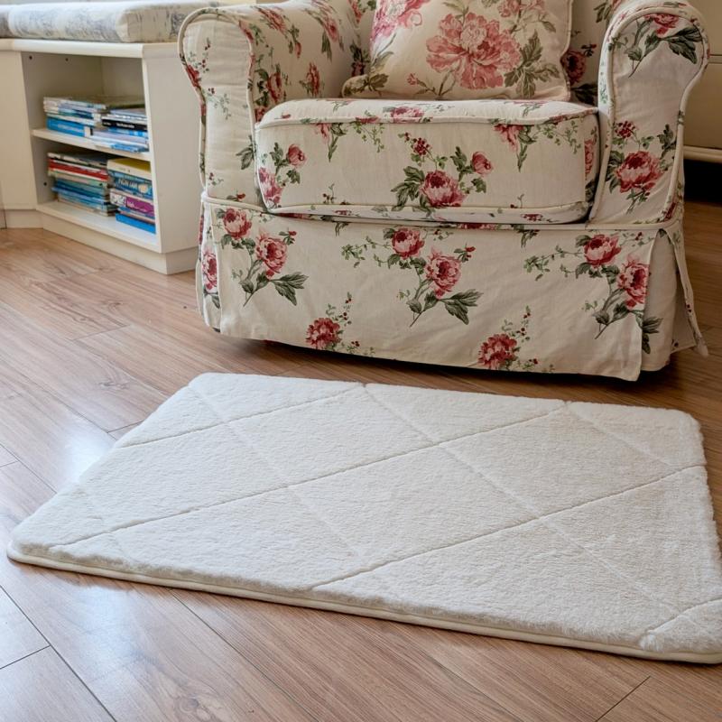 Floor Mat White Emboss 50cm x 76cm
