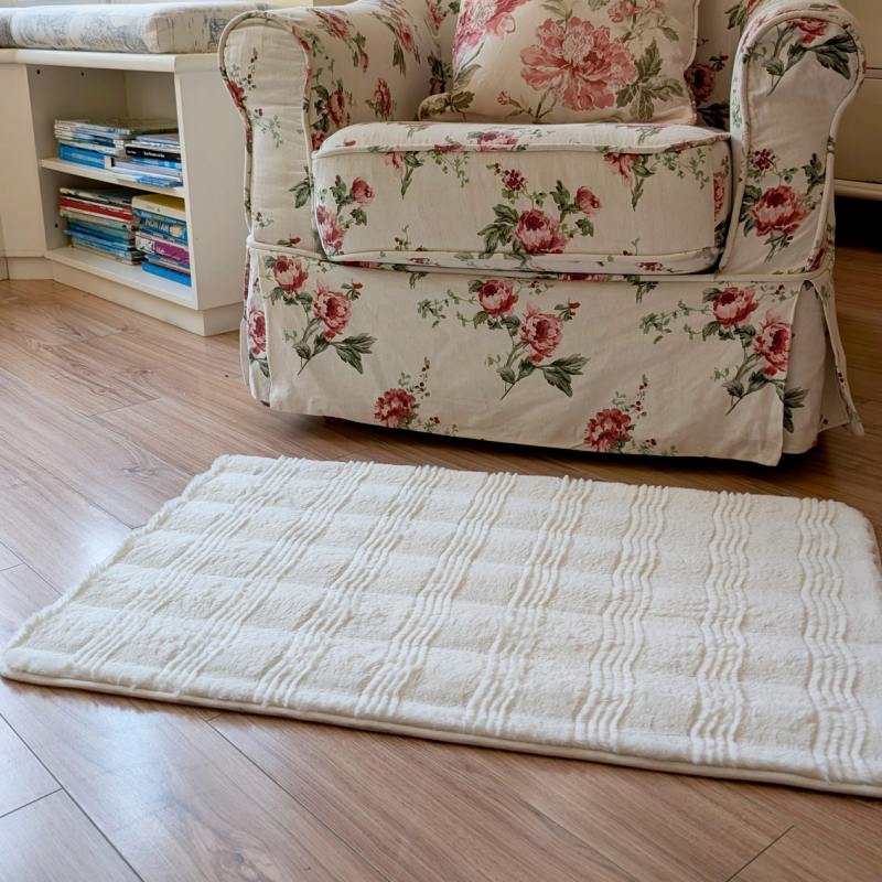 Floor Mat White Emboss 50cm x 76cm