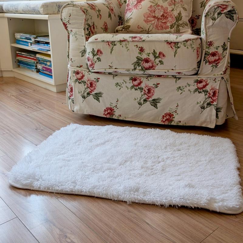 Floor Mat White Poly-Fur 50cm x 76cm