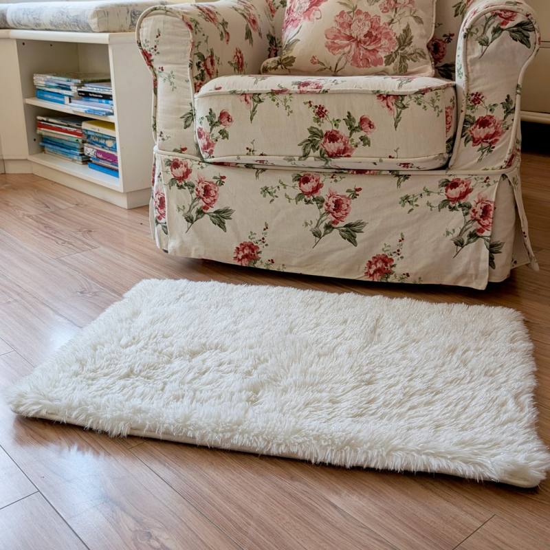 Floor Mat White Poly-Fur Shiny 50cm x 76cm