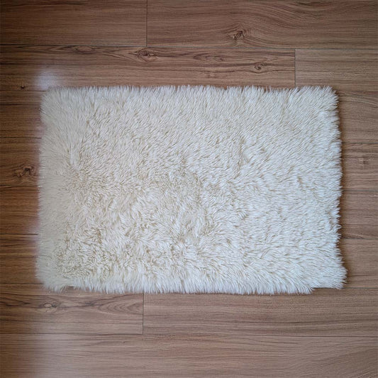 Floor Mat White Poly-Fur Shiny 50cm x 76cm